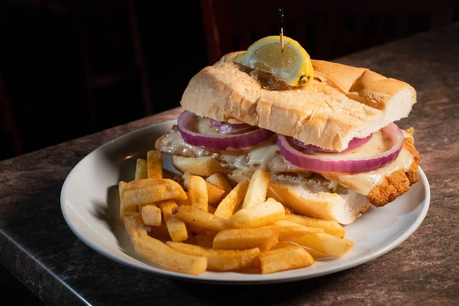 Hogg Daddys Beach Bar & Grill offers delicious restaurant in Clearwater, Florida.